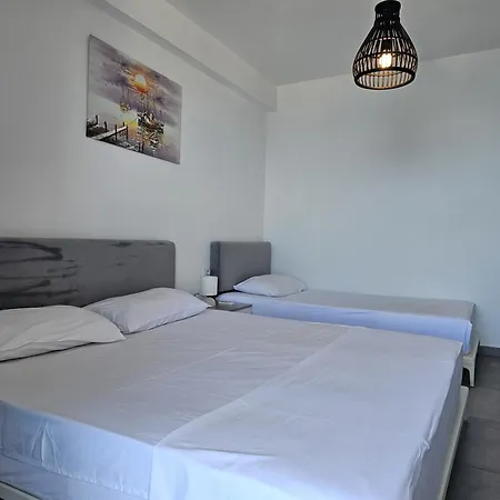 Mihaly Apartmán Sarandë