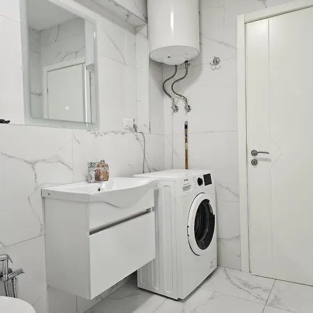 Mihaly Apartmán Sarandë